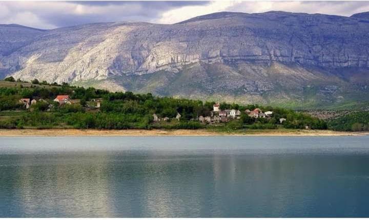 Kuca Za Odmor Varos Villa Vrlika ภายนอก รูปภาพ