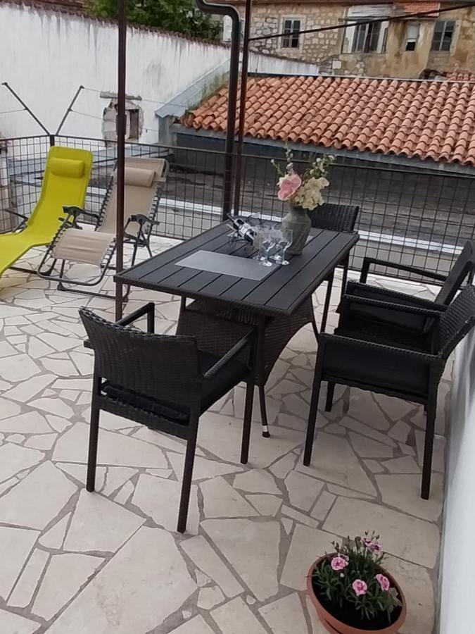 Kuca Za Odmor Varos Villa Vrlika ภายนอก รูปภาพ